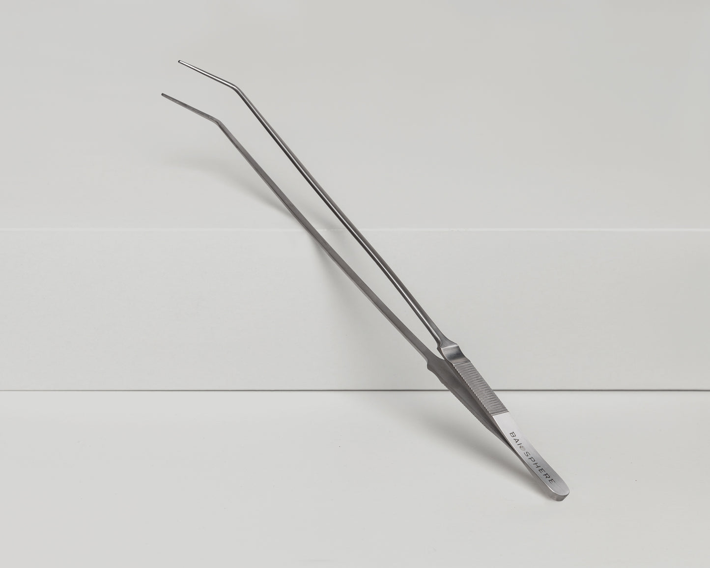 Curved tweezers